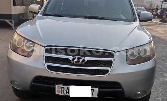 Acheter Occasion Voiture Hyundai Santa Fe Gris à Kigali, Rwanda Acheter Occasion Voiture Hyundai Santa Fe Gris à Kigali, Rwanda