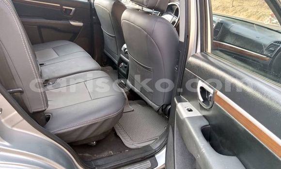 Acheter Occasion Voiture Hyundai Santa Fe Gris à Kigali, Rwanda Acheter Occasion Voiture Hyundai Santa Fe Gris à Kigali, Rwanda