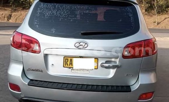 Acheter Occasion Voiture Hyundai Santa Fe Gris à Kigali, Rwanda Acheter Occasion Voiture Hyundai Santa Fe Gris à Kigali, Rwanda