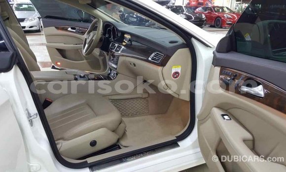 اشتري Imported Mercedes-Benz 190 (W201) Blanc سيارة في Import - Dubai في Rwanda اشتري Imported Mercedes-Benz 190 (W201) Blanc سيارة في Import - Dubai في Rwanda