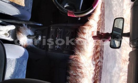 Acheter Occasion Voiture Toyota Avensis Rouge à Kigali, Rwanda Acheter Occasion Voiture Toyota Avensis Rouge à Kigali, Rwanda