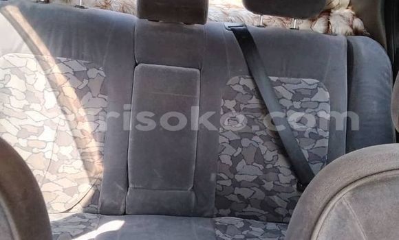 Acheter Occasion Voiture Toyota Avensis Rouge à Kigali, Rwanda Acheter Occasion Voiture Toyota Avensis Rouge à Kigali, Rwanda