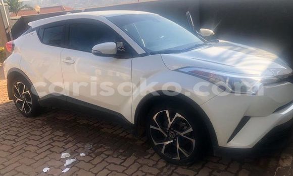 Acheter Occasion Voiture Toyota C-HR Blanc à Kigali, Rwanda Acheter Occasion Voiture Toyota C-HR Blanc à Kigali, Rwanda