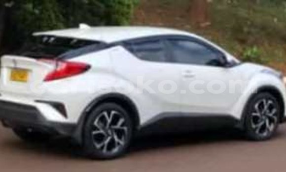 Acheter Occasion Voiture Toyota C-HR Blanc à Kigali, Rwanda Acheter Occasion Voiture Toyota C-HR Blanc à Kigali, Rwanda