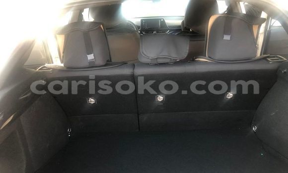 Acheter Occasion Voiture Toyota C-HR Blanc à Kigali, Rwanda Acheter Occasion Voiture Toyota C-HR Blanc à Kigali, Rwanda