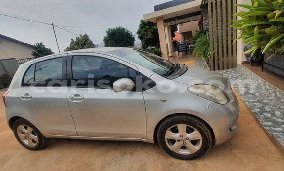 Acheter Occasion Voiture Toyota Yaris Beige à Kigali, Rwanda Acheter Occasion Voiture Toyota Yaris Beige à Kigali, Rwanda