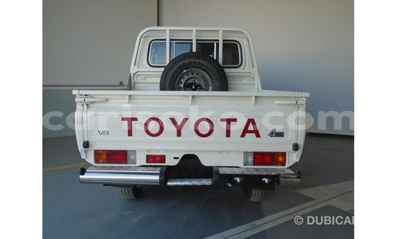 Acheter Import Voiture Toyota Land Cruiser Blanc à Import - Dubai, Rwanda Acheter Import Voiture Toyota Land Cruiser Blanc à Import - Dubai, Rwanda