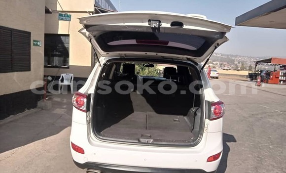 Sayi Na hannu Hyundai Santa Fe Blanc Mota in Kigali a Rwanda Sayi Na hannu Hyundai Santa Fe Blanc Mota in Kigali a Rwanda
