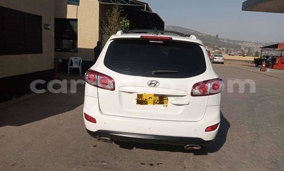 Sayi Na hannu Hyundai Santa Fe Blanc Mota in Kigali a Rwanda Sayi Na hannu Hyundai Santa Fe Blanc Mota in Kigali a Rwanda