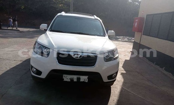 Sayi Na hannu Hyundai Santa Fe Blanc Mota in Kigali a Rwanda Sayi Na hannu Hyundai Santa Fe Blanc Mota in Kigali a Rwanda
