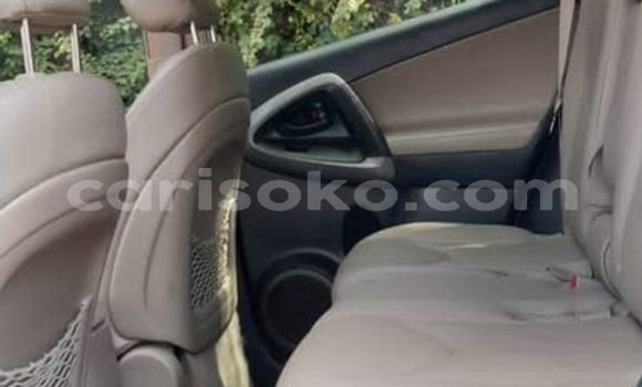 Sayi Na hannu Toyota RAV4 Blanc Mota in Kigali a Rwanda Sayi Na hannu Toyota RAV4 Blanc Mota in Kigali a Rwanda