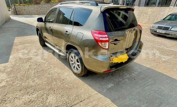 Sayi Na hannu Toyota RAV4 Gris Mota in Kigali a Rwanda Sayi Na hannu Toyota RAV4 Gris Mota in Kigali a Rwanda