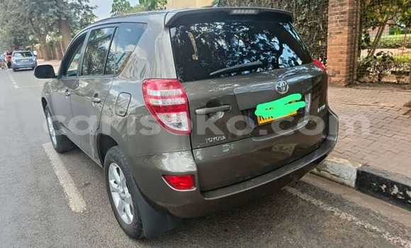Sayi Na hannu Toyota RAV4 Gris Mota in Kigali a Rwanda Sayi Na hannu Toyota RAV4 Gris Mota in Kigali a Rwanda