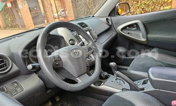 Sayi Na hannu Toyota RAV4 Gris Mota in Kigali a Rwanda Sayi Na hannu Toyota RAV4 Gris Mota in Kigali a Rwanda