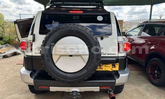 Acheter Occasion Voiture Toyota FJ Cruiser Blanc à Kigali, Rwanda Acheter Occasion Voiture Toyota FJ Cruiser Blanc à Kigali, Rwanda