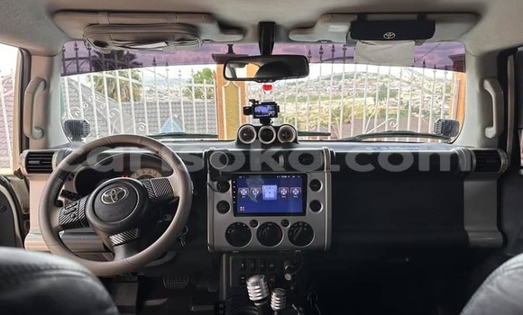 Acheter Occasion Voiture Toyota FJ Cruiser Blanc à Kigali, Rwanda Acheter Occasion Voiture Toyota FJ Cruiser Blanc à Kigali, Rwanda