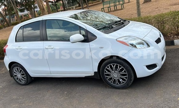 Acheter Occasion Voiture Toyota Yaris Blanc à Kigali, Rwanda Acheter Occasion Voiture Toyota Yaris Blanc à Kigali, Rwanda