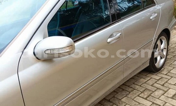 Sayi Na hannu Mercedes-Benz C–Class Autre Mota in Kigali a Rwanda Sayi Na hannu Mercedes-Benz C–Class Autre Mota in Kigali a Rwanda