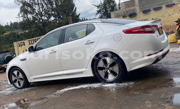 Sayi Na hannu Kia K5 Blanc Mota in Kigali a Rwanda Sayi Na hannu Kia K5 Blanc Mota in Kigali a Rwanda