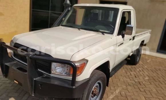 Buy Used Toyota Land Cruiser White Car in Kigali in Rwanda Buy Used Toyota Land Cruiser White Car in Kigali in Rwanda