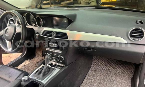 Sayi Na hannu Mercedes-Benz C–Class Noir Mota in Kigali a Rwanda Sayi Na hannu Mercedes-Benz C–Class Noir Mota in Kigali a Rwanda