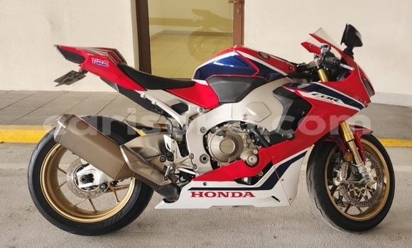اشتري مستعمل Honda CBR 1000 RR Rouge دراجة نارية في Kigali في Rwanda