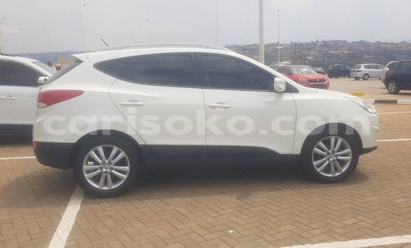 Buy Used Hyundai Tucson White Car in Kigali in Rwanda Buy Used Hyundai Tucson White Car in Kigali in Rwanda