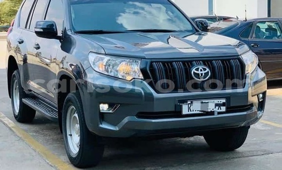 Sayi Na hannu Toyota Prado Beige Mota in Kigali a Rwanda Sayi Na hannu Toyota Prado Beige Mota in Kigali a Rwanda