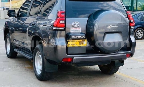 Sayi Na hannu Toyota Prado Beige Mota in Kigali a Rwanda Sayi Na hannu Toyota Prado Beige Mota in Kigali a Rwanda