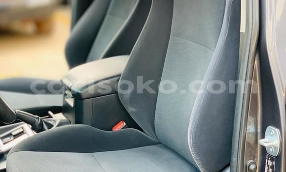 Sayi Na hannu Toyota Prado Beige Mota in Kigali a Rwanda Sayi Na hannu Toyota Prado Beige Mota in Kigali a Rwanda