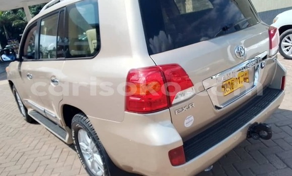 Sayi Na hannu Toyota Highlander Beige Mota in Kigali a Rwanda Sayi Na hannu Toyota Highlander Beige Mota in Kigali a Rwanda