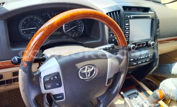 Sayi Na hannu Toyota Highlander Beige Mota in Kigali a Rwanda Sayi Na hannu Toyota Highlander Beige Mota in Kigali a Rwanda