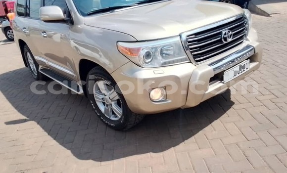 Sayi Na hannu Toyota Highlander Beige Mota in Kigali a Rwanda Sayi Na hannu Toyota Highlander Beige Mota in Kigali a Rwanda
