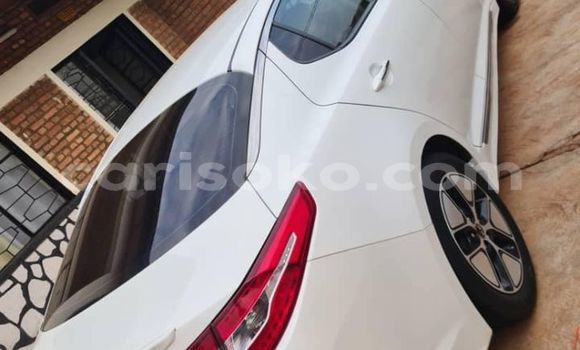 Acheter Occasion Voiture Kia K5 Blanc à Kigali, Rwanda Acheter Occasion Voiture Kia K5 Blanc à Kigali, Rwanda