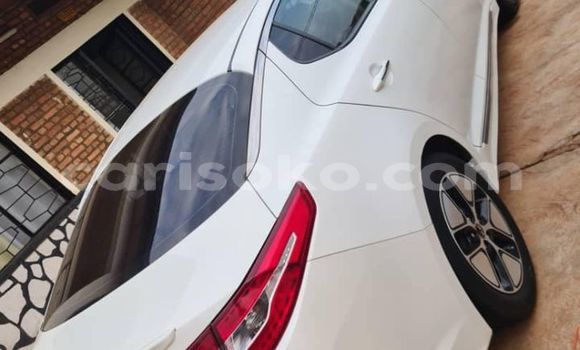 Acheter Occasion Voiture Kia K5 Blanc à Kigali, Rwanda Acheter Occasion Voiture Kia K5 Blanc à Kigali, Rwanda
