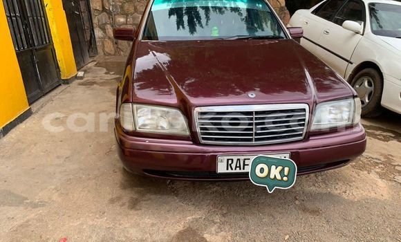 Acheter Occasion Voiture Mercedes-Benz C180 coupe Marron à Kigali, Rwanda Acheter Occasion Voiture Mercedes-Benz C180 coupe Marron à Kigali, Rwanda