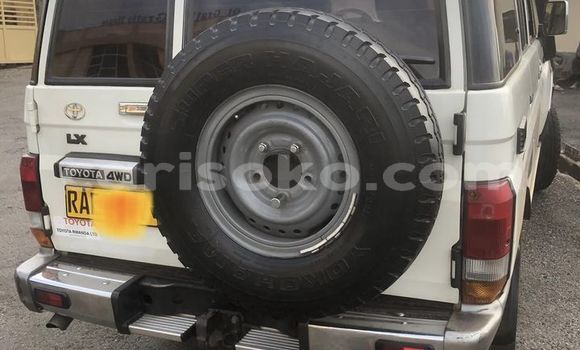 Acheter Occasion Voiture Toyota Land Cruiser Blanc à Kigali, Rwanda