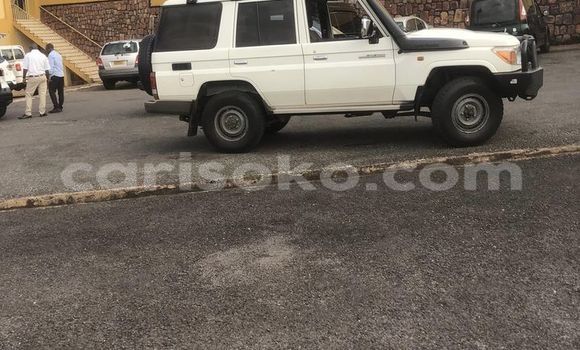 اشتري مستعمل Toyota Land Cruiser Blanc سيارة في Kigali في Rwanda اشتري مستعمل Toyota Land Cruiser Blanc سيارة في Kigali في Rwanda