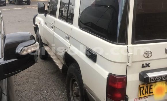 اشتري مستعمل Toyota Land Cruiser Blanc سيارة في Kigali في Rwanda اشتري مستعمل Toyota Land Cruiser Blanc سيارة في Kigali في Rwanda