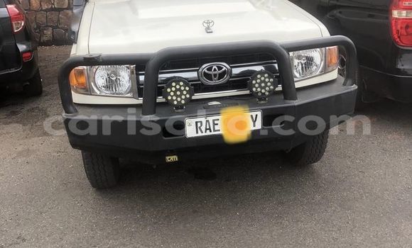 اشتري مستعمل Toyota Land Cruiser Blanc سيارة في Kigali في Rwanda اشتري مستعمل Toyota Land Cruiser Blanc سيارة في Kigali في Rwanda