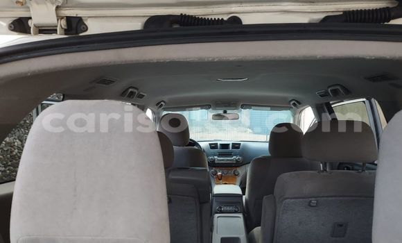 Acheter Occasion Voiture Toyota Highlander Beige à Kigali, Rwanda Acheter Occasion Voiture Toyota Highlander Beige à Kigali, Rwanda