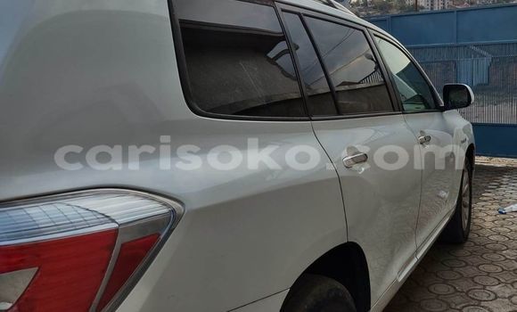 Acheter Occasion Voiture Toyota Highlander Beige à Kigali, Rwanda Acheter Occasion Voiture Toyota Highlander Beige à Kigali, Rwanda