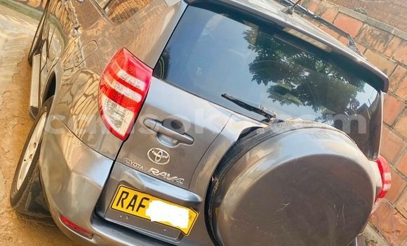 Acheter Occasion Voiture Toyota RAV4 Gris à Kigali, Rwanda Acheter Occasion Voiture Toyota RAV4 Gris à Kigali, Rwanda