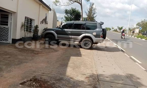 Acheter Occasion Voiture Toyota Prado Noir à Kigali, Rwanda Acheter Occasion Voiture Toyota Prado Noir à Kigali, Rwanda