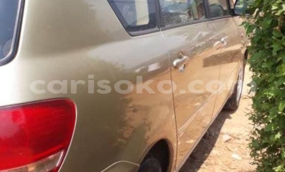 Acheter Occasion Voiture Toyota Avensis Verso Beige à Kigali, Rwanda Acheter Occasion Voiture Toyota Avensis Verso Beige à Kigali, Rwanda