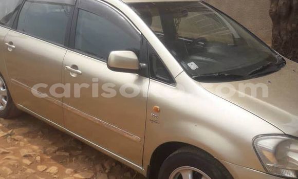 Acheter Occasion Voiture Toyota Avensis Verso Beige à Kigali, Rwanda Acheter Occasion Voiture Toyota Avensis Verso Beige à Kigali, Rwanda