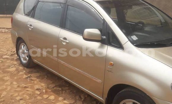 Acheter Occasion Voiture Toyota Avensis Verso Beige à Kigali, Rwanda Acheter Occasion Voiture Toyota Avensis Verso Beige à Kigali, Rwanda