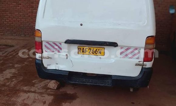 Acheter Occasion Voiture Toyota Hiace Blanc à Kigali, Rwanda Acheter Occasion Voiture Toyota Hiace Blanc à Kigali, Rwanda