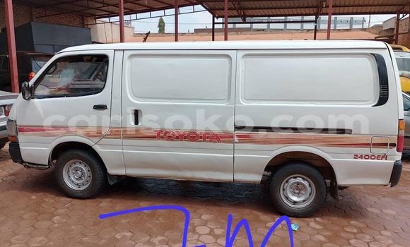 Acheter Occasion Voiture Toyota Hiace Blanc à Kigali, Rwanda Acheter Occasion Voiture Toyota Hiace Blanc à Kigali, Rwanda