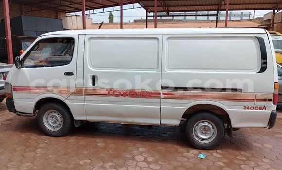 Acheter Occasion Voiture Toyota Hiace Blanc à Kigali, Rwanda Acheter Occasion Voiture Toyota Hiace Blanc à Kigali, Rwanda